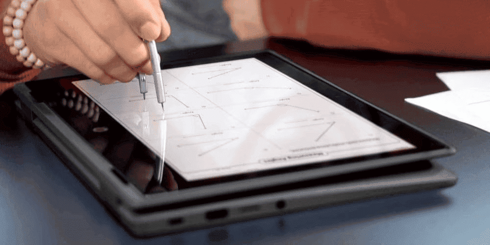Notebook HP con Windows 11 mostrando aplicaciones alternativas para usuarios colombianos