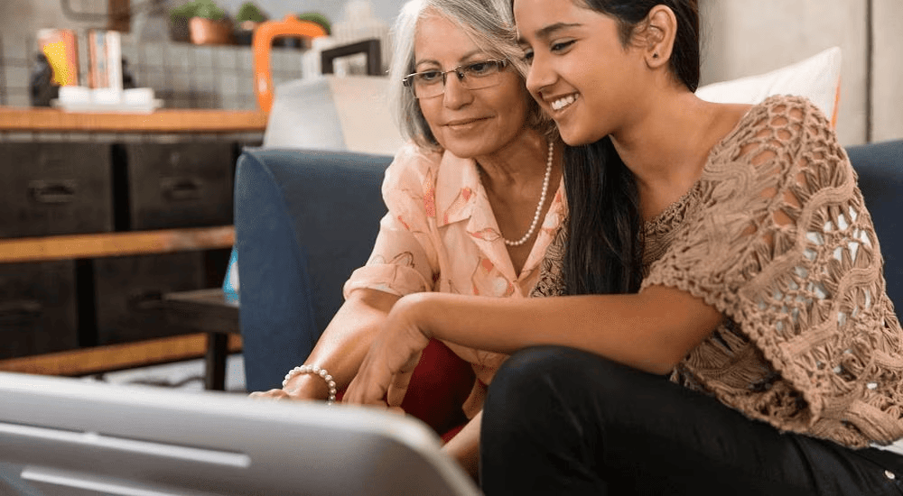 Notebook HP para adultos mayores con pantalla grande y teclado cómodo